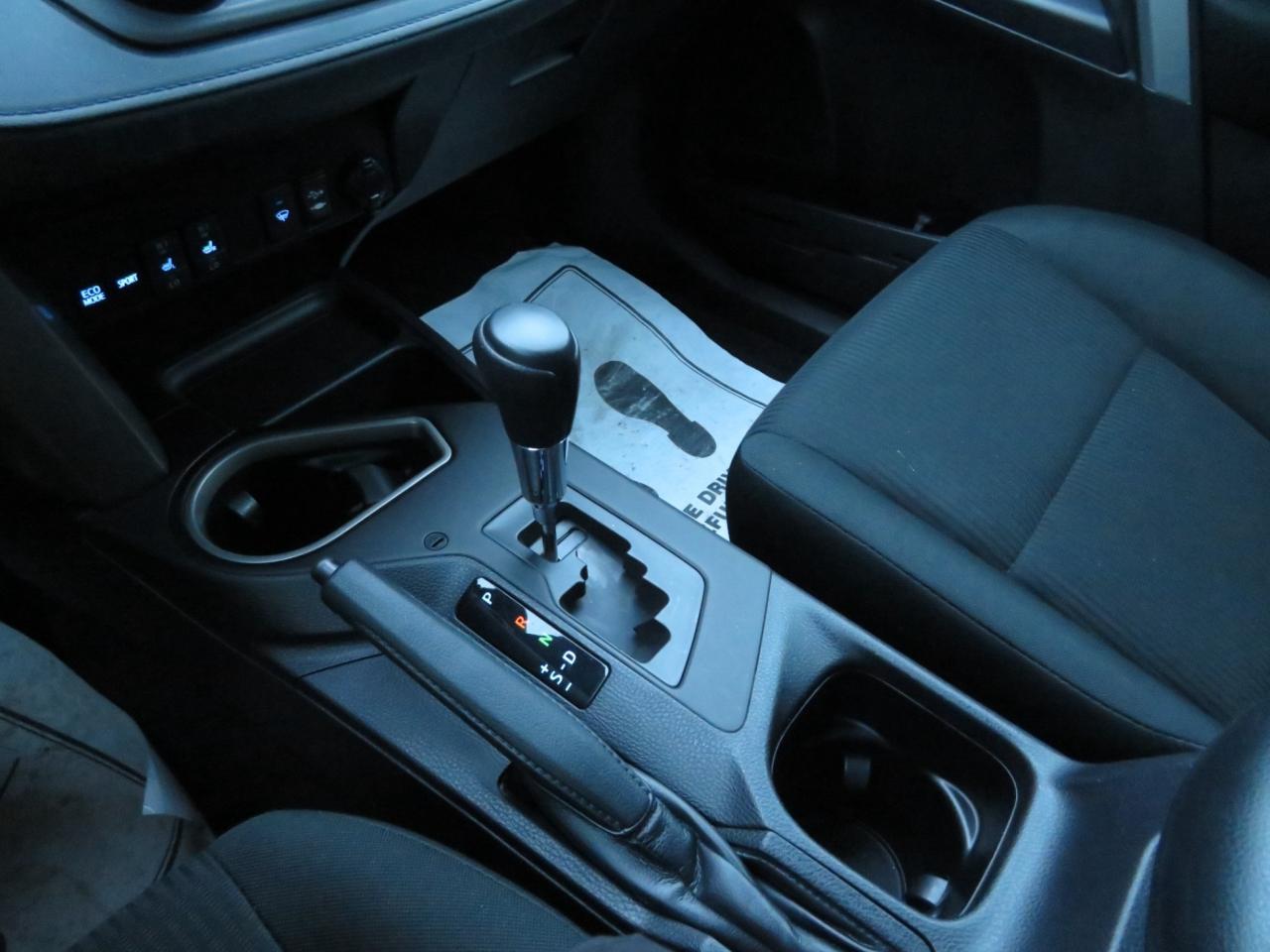 2018 Toyota RAV4 FWD LE Photo