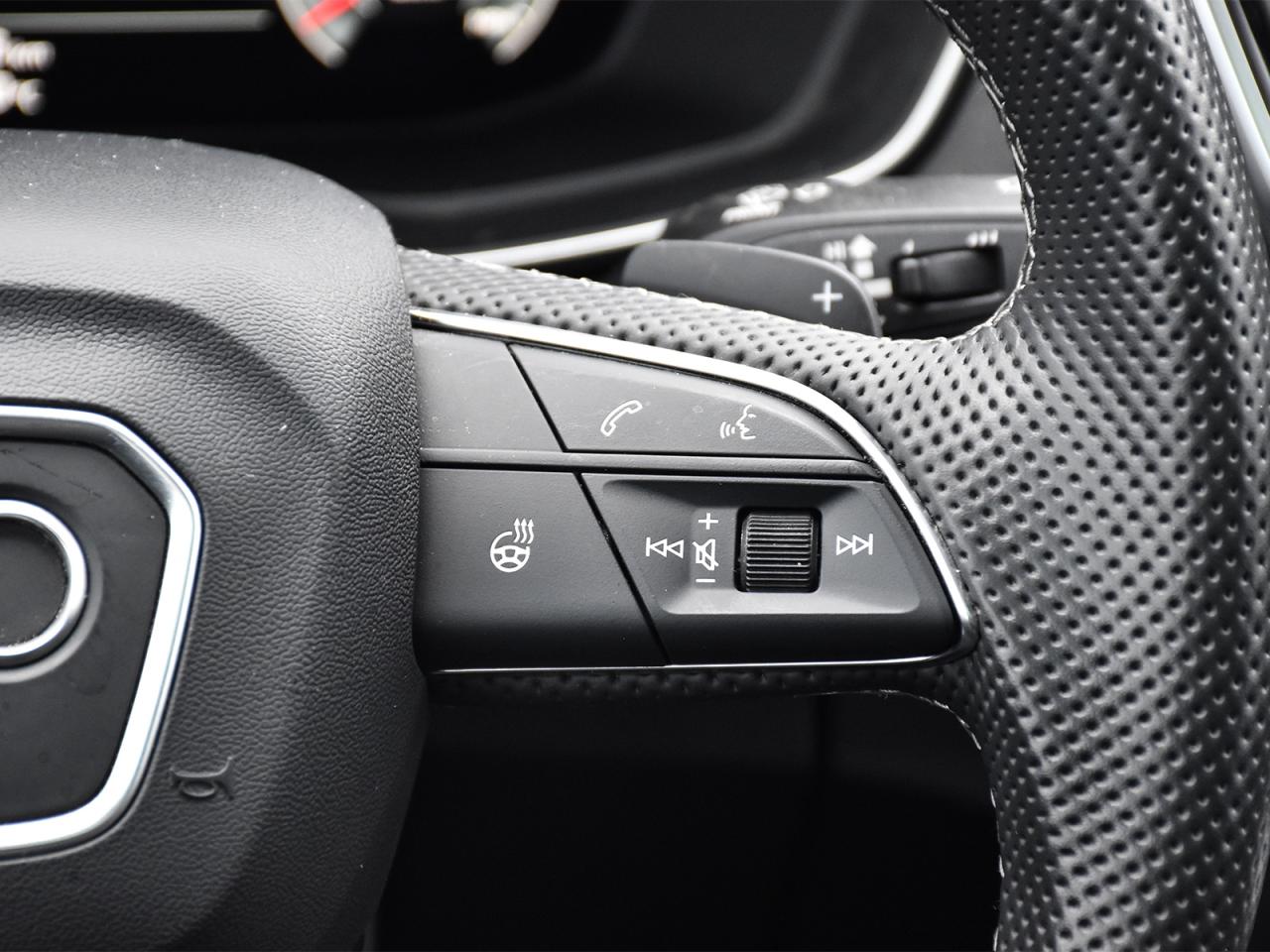 2023 Audi Q5 45 Technik Photo