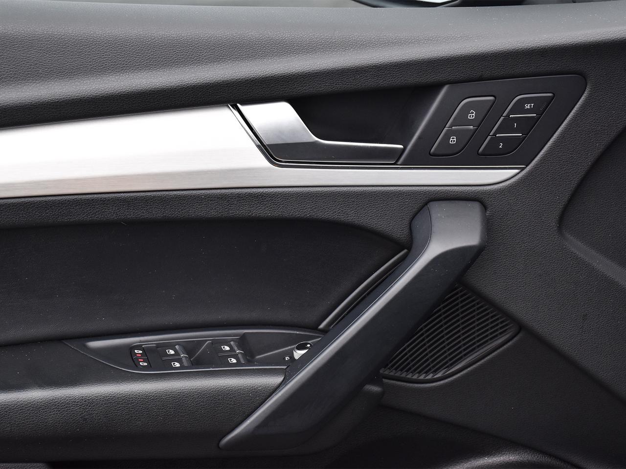 2023 Audi Q5 45 Technik Photo