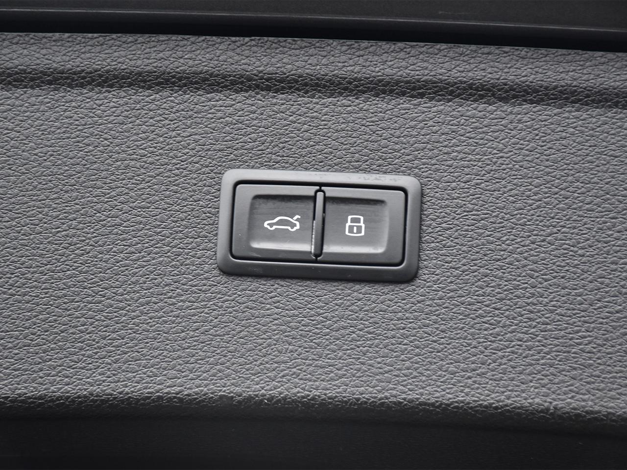 2023 Audi Q5 45 Technik Photo