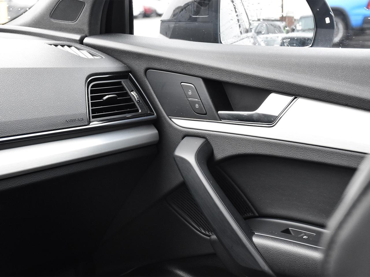 2023 Audi Q5 45 Technik Photo