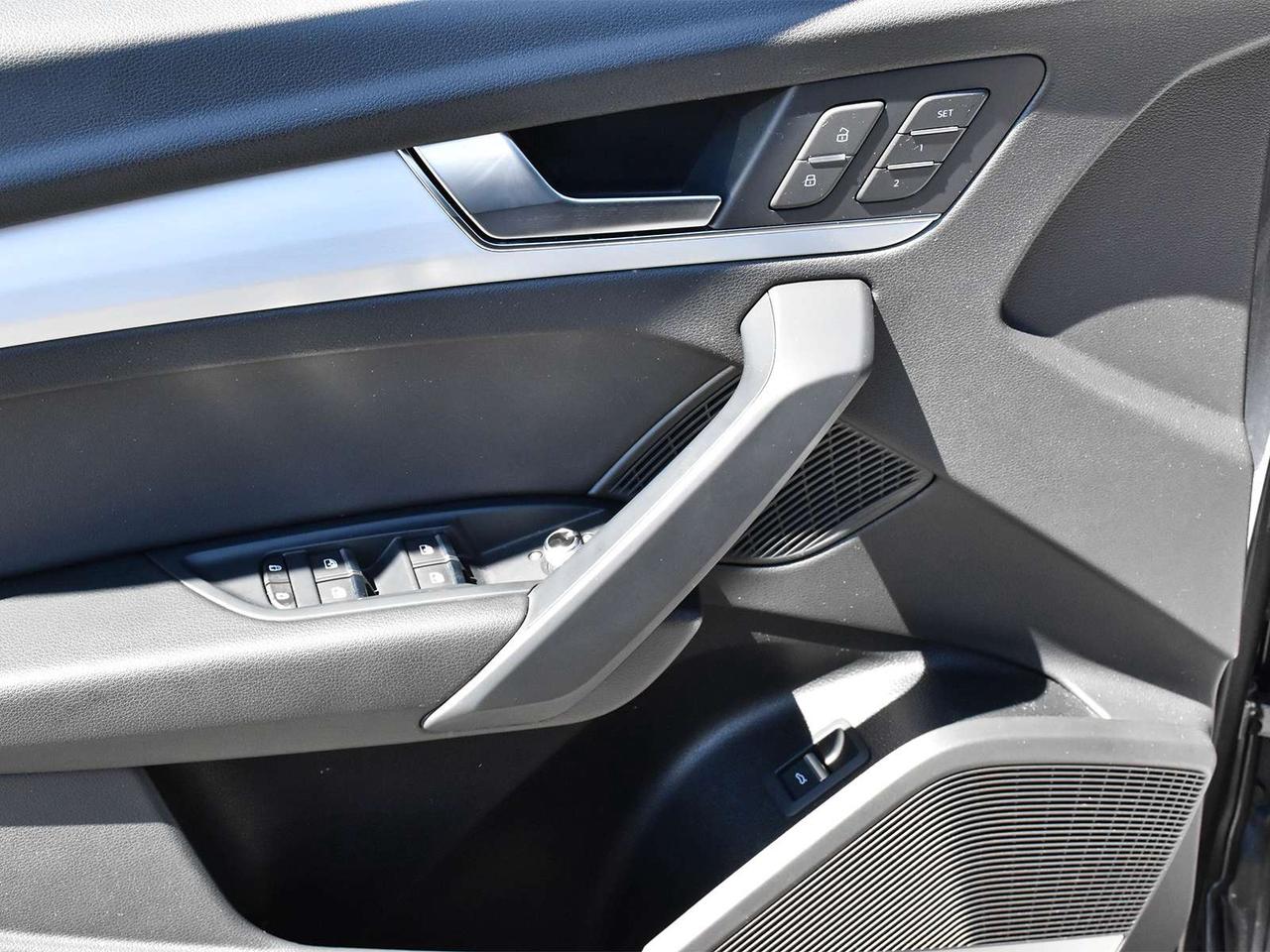 2023 Audi Q5 45 Technik Photo