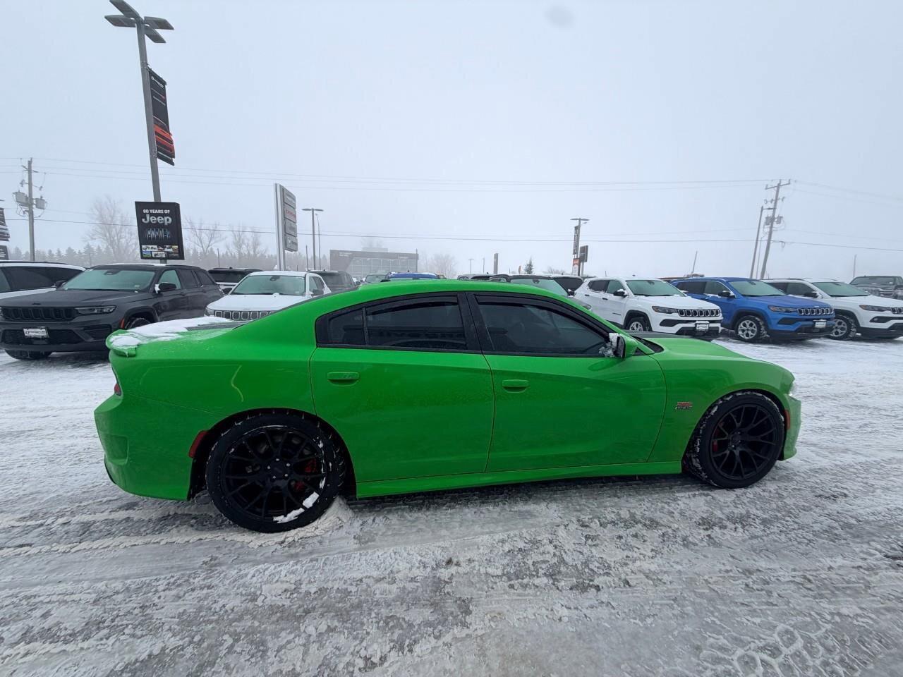 2017 Dodge Charger 4dr Sdn SRT 392 RWD Photo