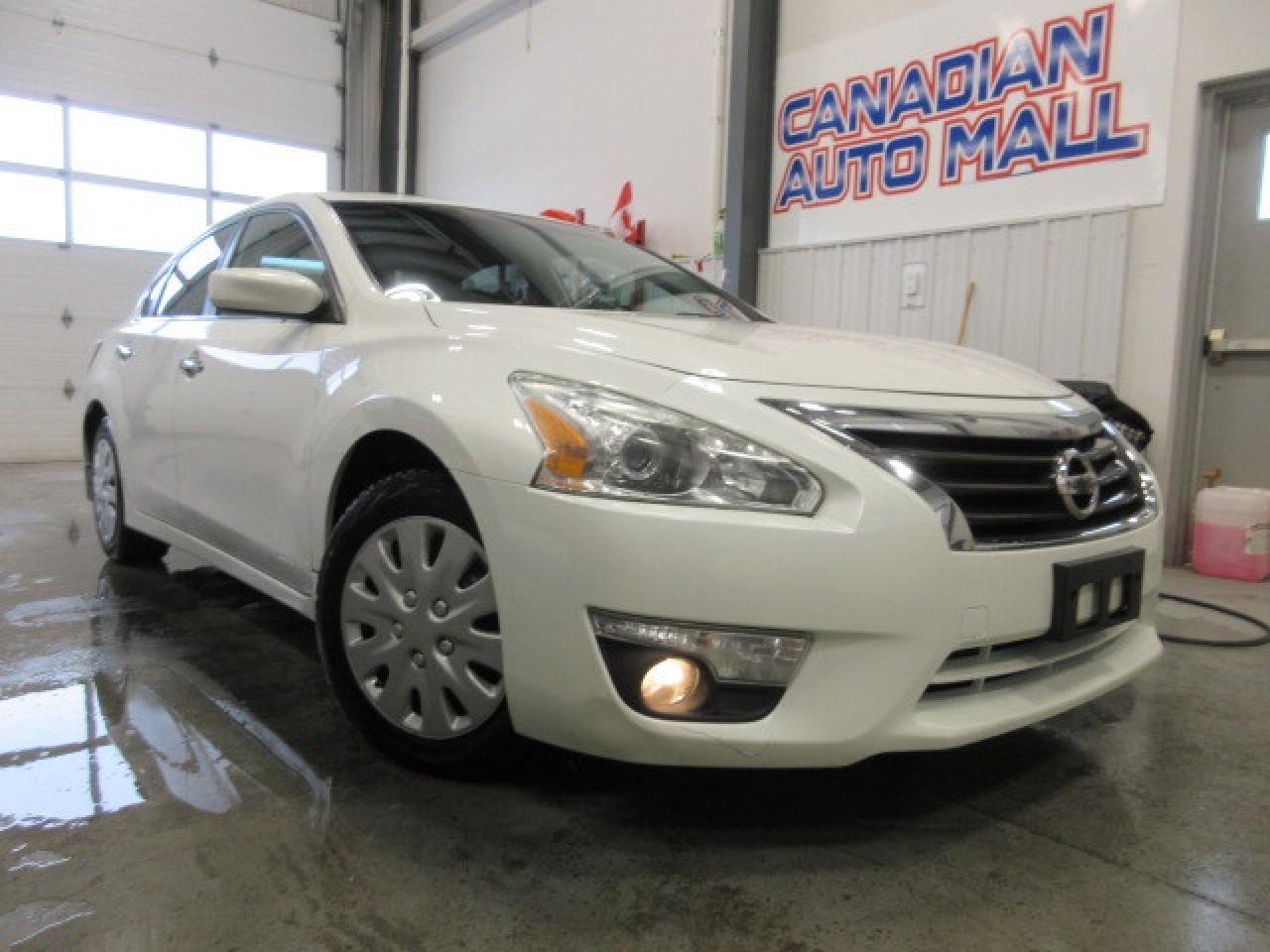 2015 Nissan Altima SV, NAV, ROOF, HTD. SEATS, AUTOSTART, A/C, 133K! Photo0