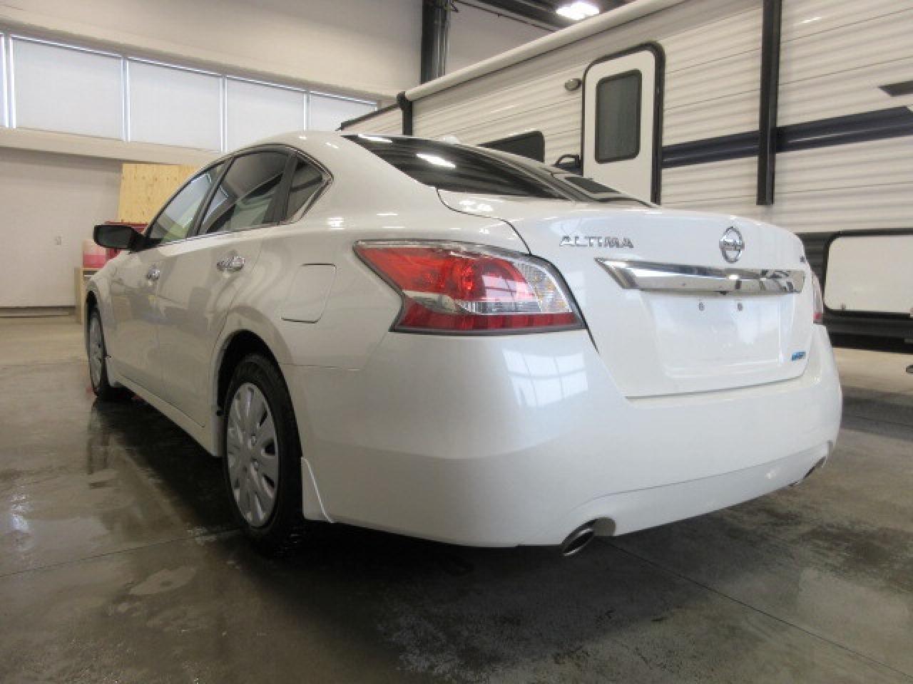 2015 Nissan Altima SV, NAV, ROOF, HTD. SEATS, AUTOSTART, A/C, 133K! Photo