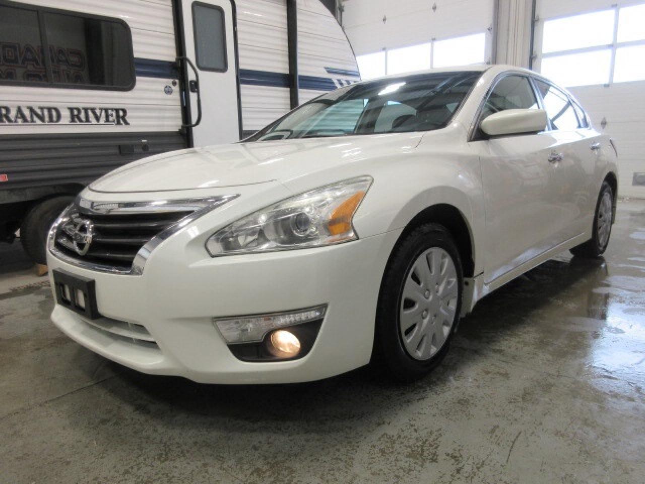 2015 Nissan Altima SV, NAV, ROOF, HTD. SEATS, AUTOSTART, A/C, 133K! Photo3