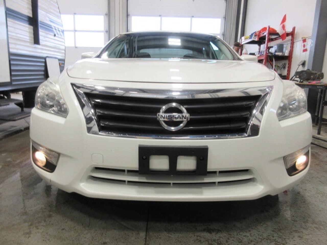 2015 Nissan Altima SV, NAV, ROOF, HTD. SEATS, AUTOSTART, A/C, 133K! Photo2