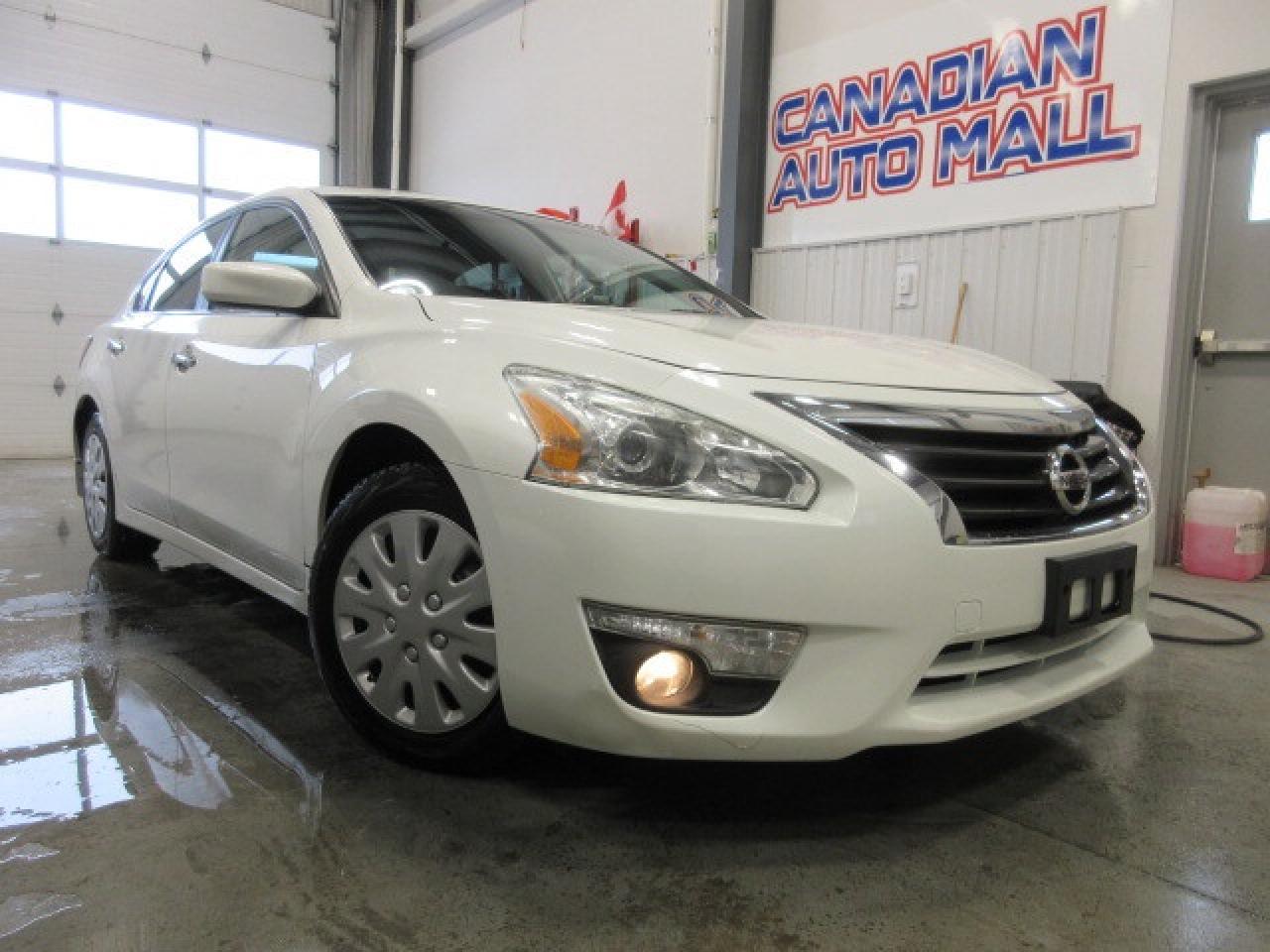 2015 Nissan Altima SV, NAV, ROOF, HTD. SEATS, AUTOSTART, A/C, 133K! Photo