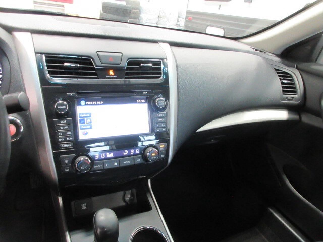 2015 Nissan Altima SV, NAV, ROOF, HTD. SEATS, AUTOSTART, A/C, 133K! Photo