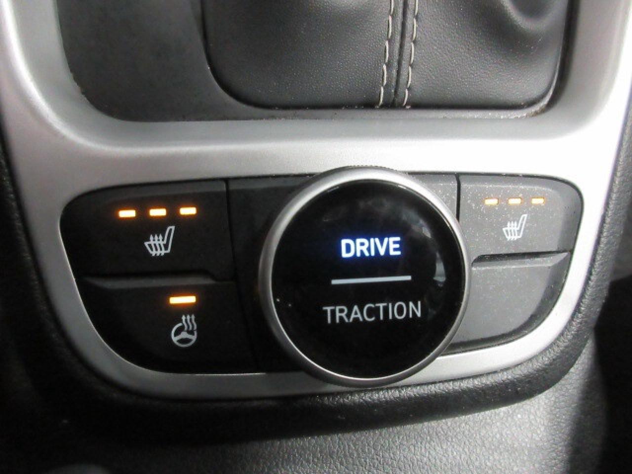 2023 Hyundai Venue PREFERRED, ALLOYS, HTD. SEATS, APPLE/ANDROID, 77K! Photo