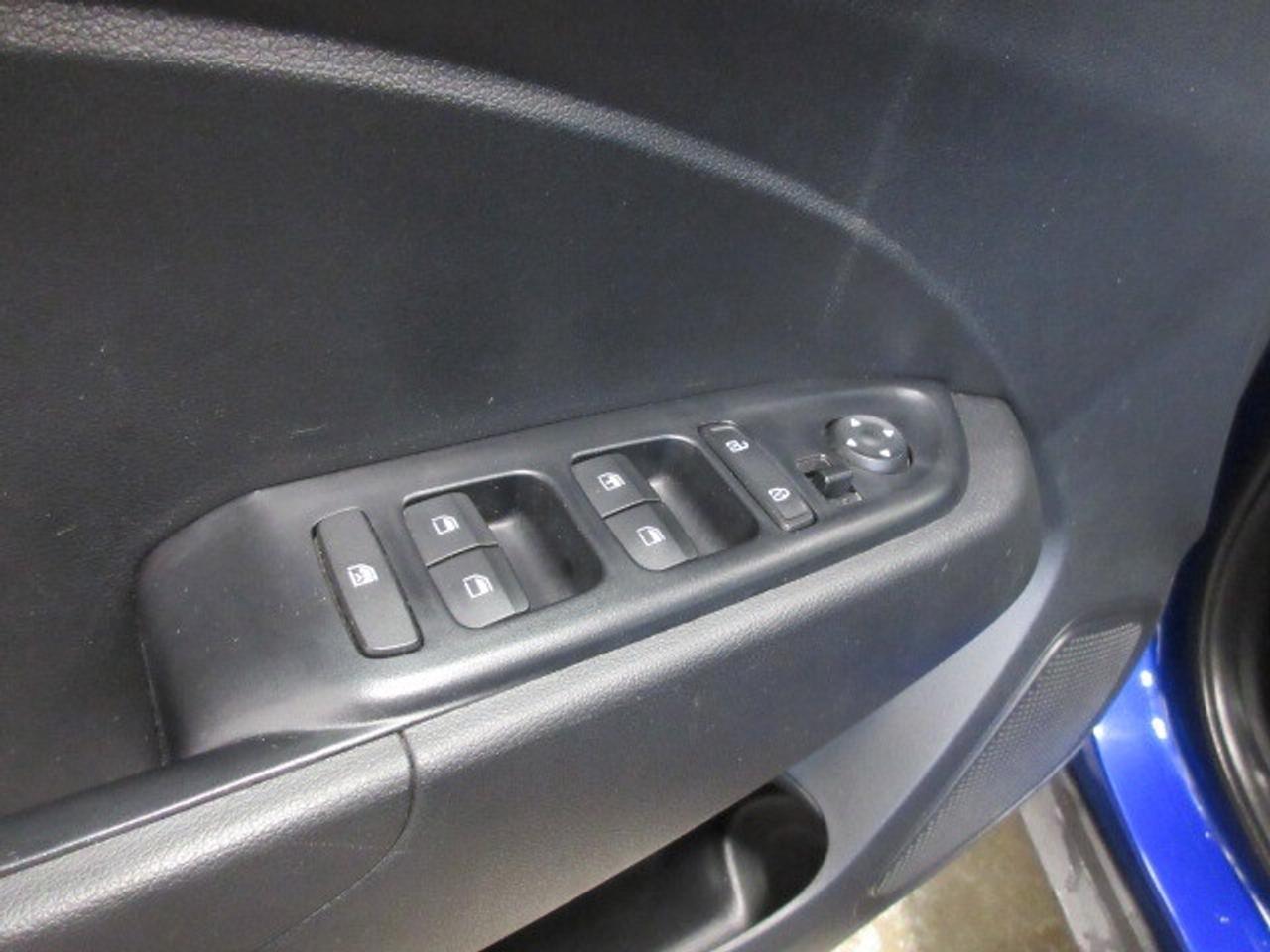 2023 Hyundai Venue PREFERRED, ALLOYS, HTD. SEATS, APPLE/ANDROID, 77K! Photo