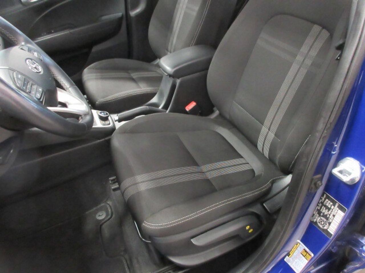 2023 Hyundai Venue PREFERRED, ALLOYS, HTD. SEATS, APPLE/ANDROID, 77K! Photo