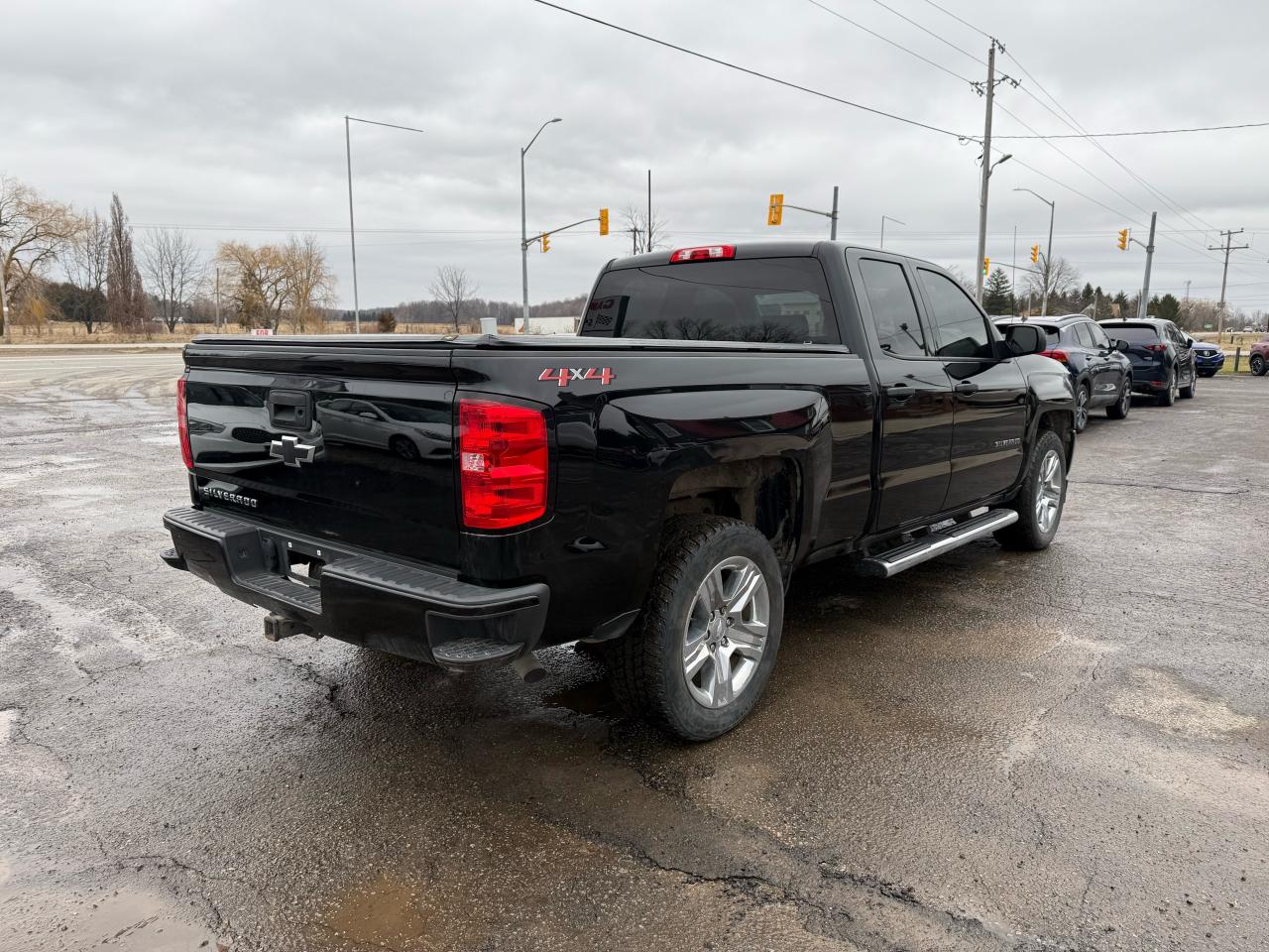 2018 Chevrolet Silverado 1500 4X4 CUSTOM Photo2