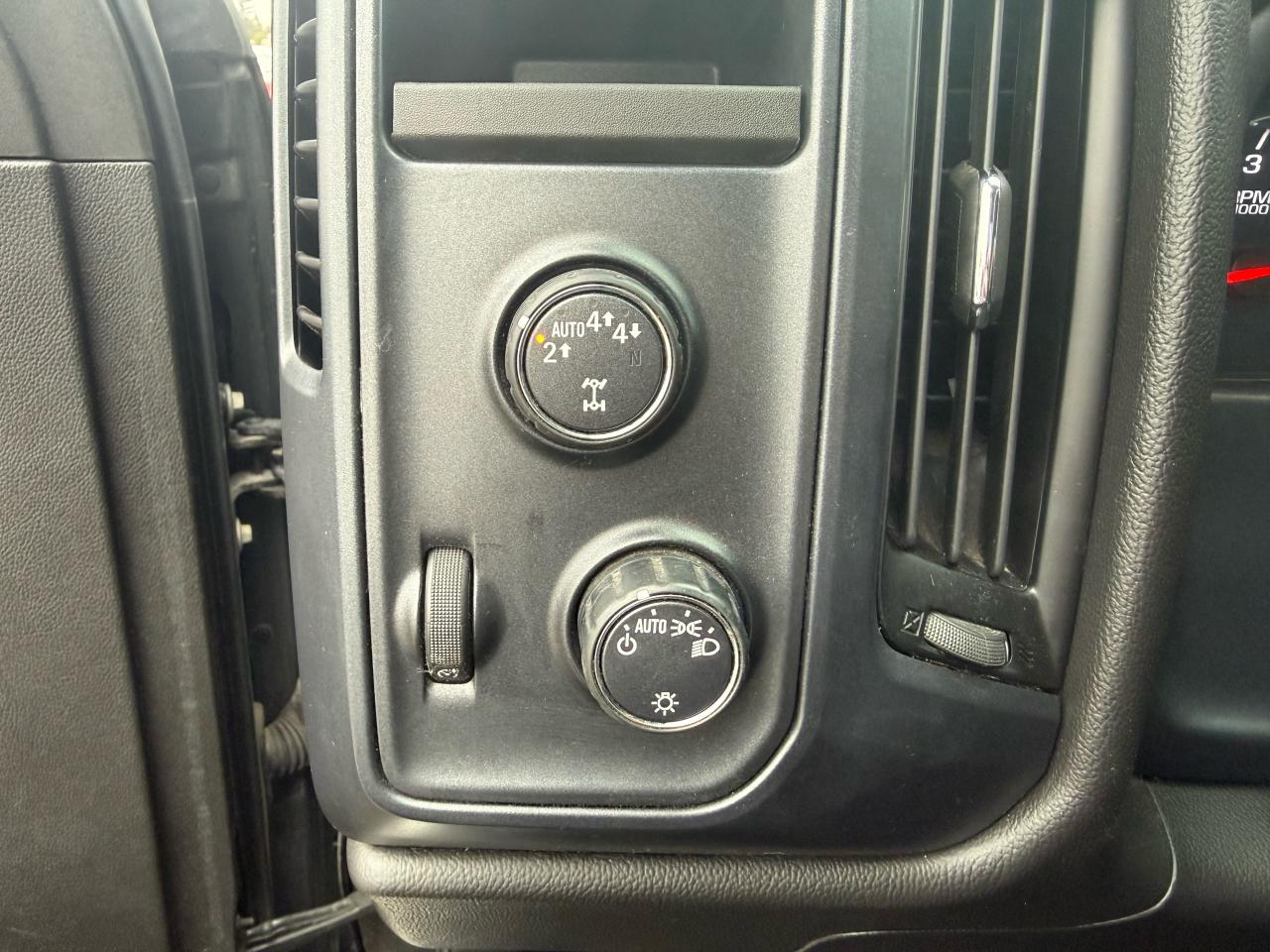 2018 Chevrolet Silverado 1500 4X4 CUSTOM Photo