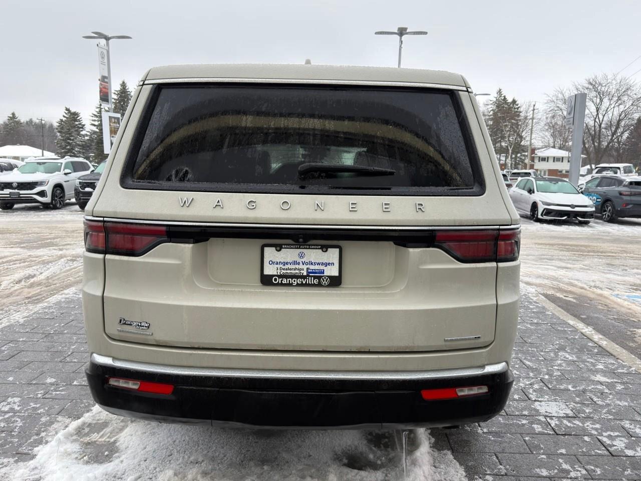 2022 Jeep Wagoneer Series II 4x4 Photo