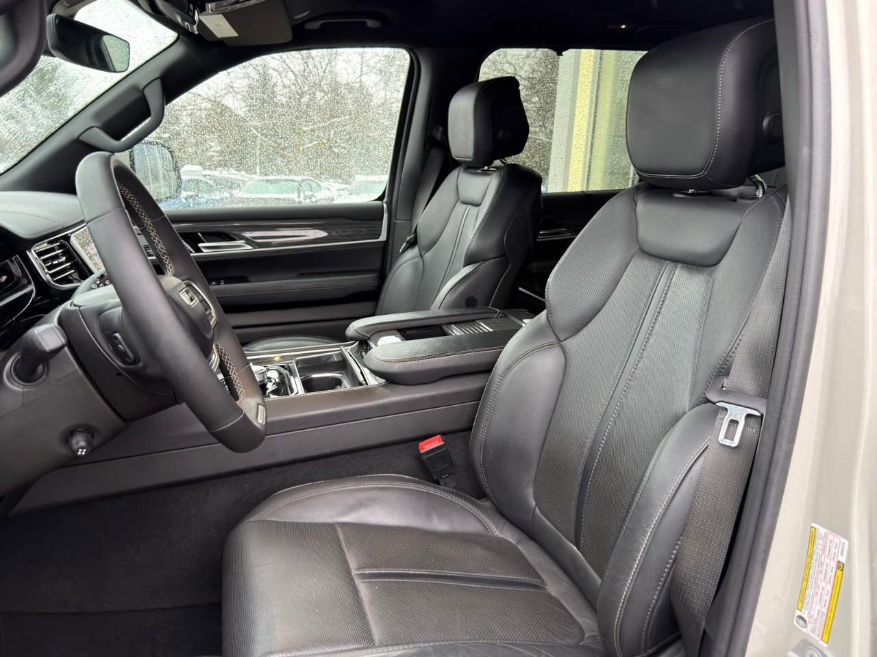 2022 Jeep Wagoneer Series II 4x4 Photo