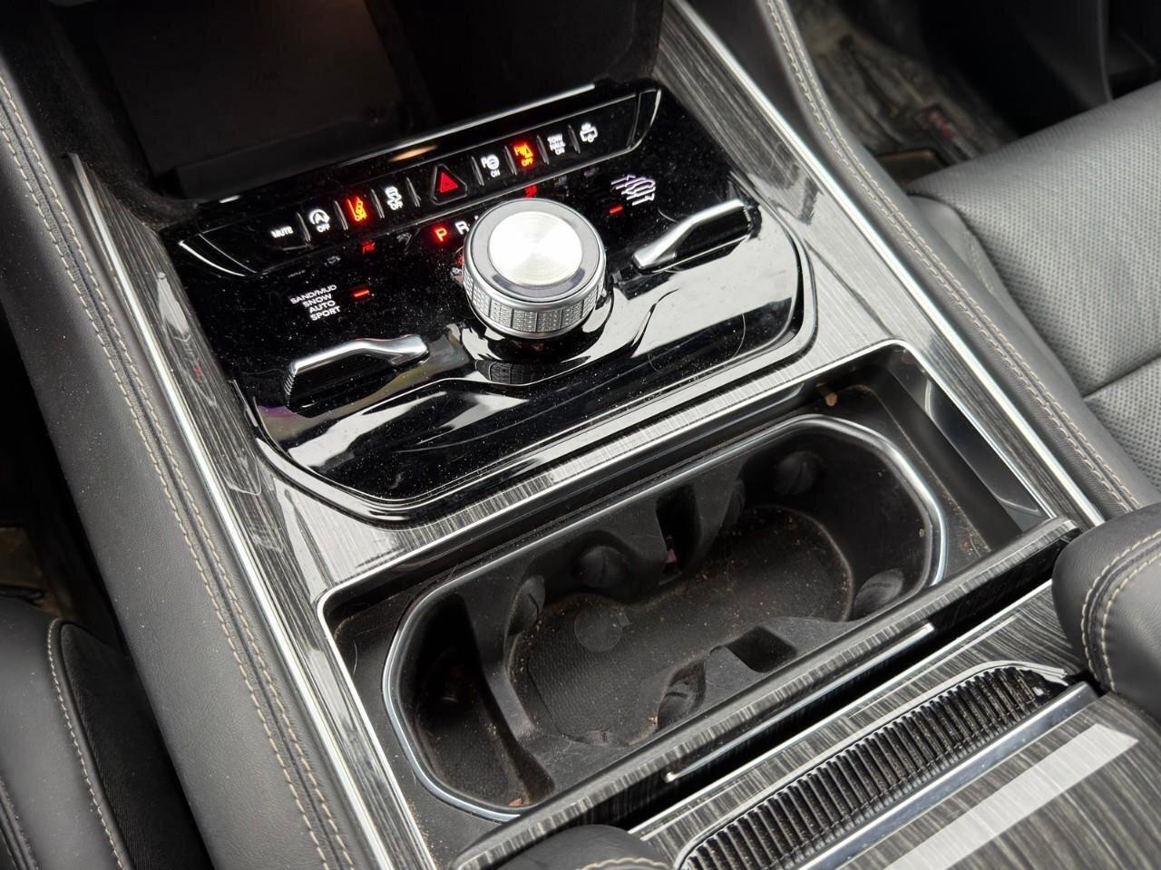 2022 Jeep Wagoneer Series II 4x4 Photo