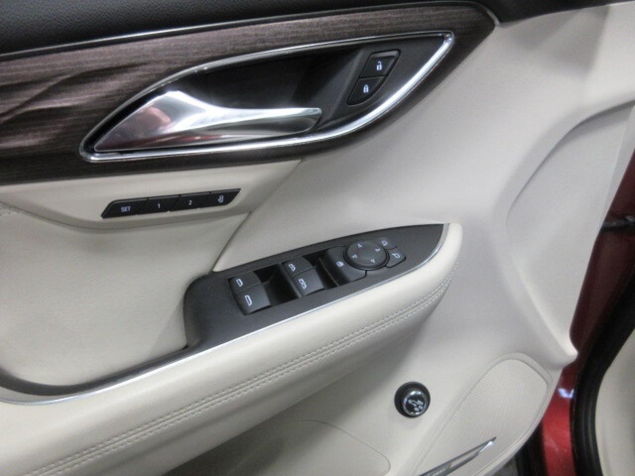 2023 Buick Envision AVENIR AWD, NAV, ROOF, LEATHER, 55K! Photo