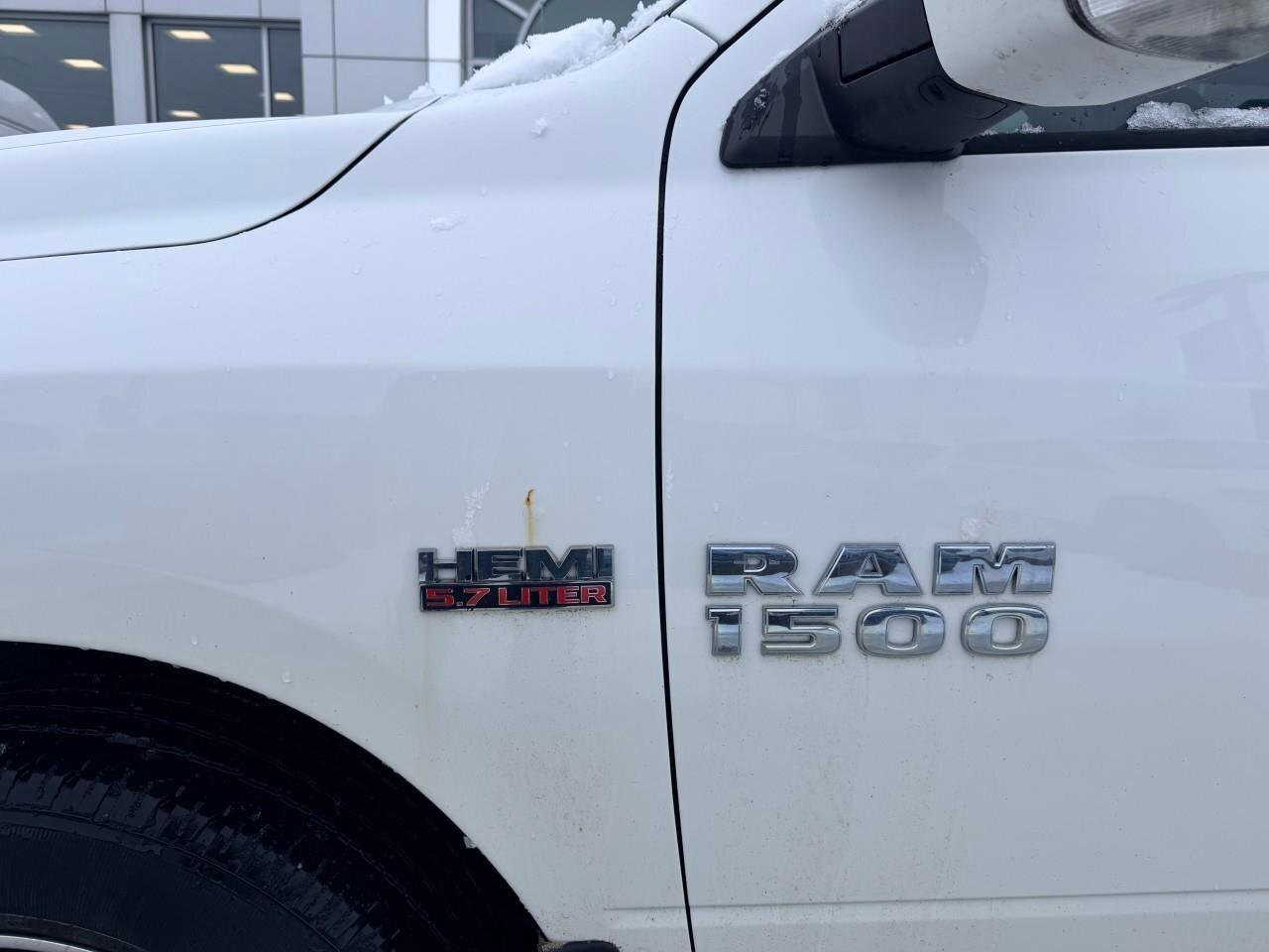 2017 RAM 1500 4WD Quad Cab 140.5  Sport Photo2