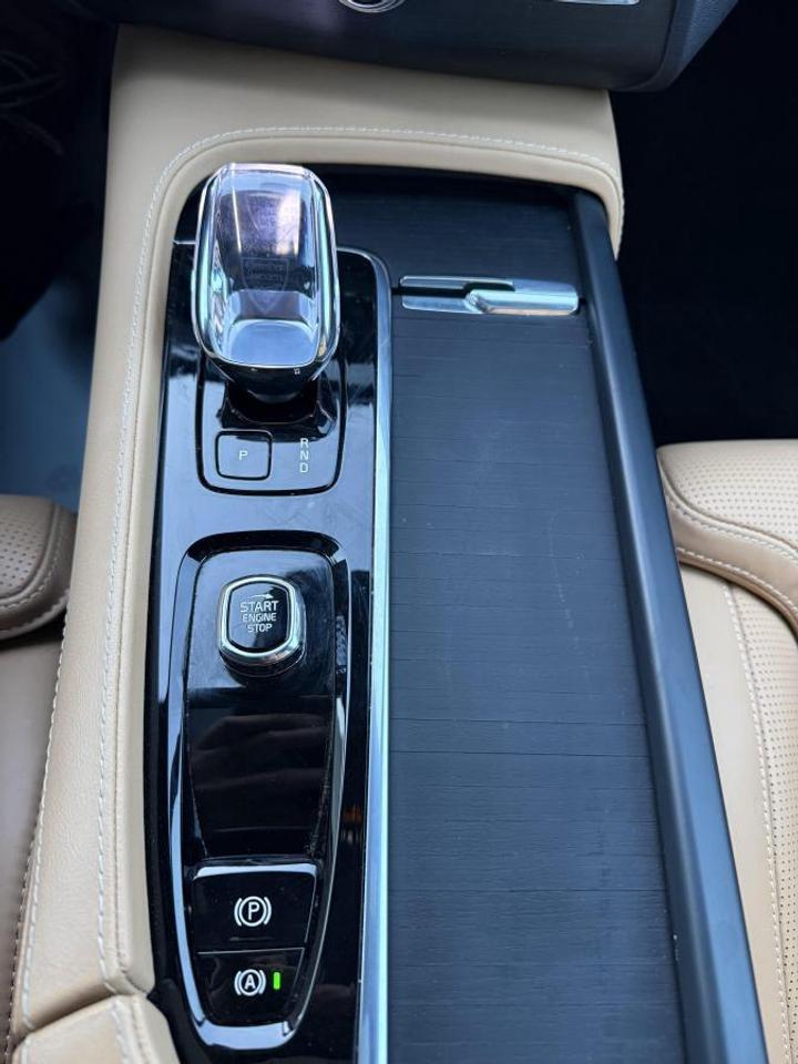 2023 Volvo XC90 B6 AWD Ultimate Bright Theme 7-Seater Photo