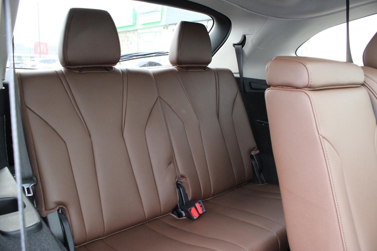 2022 Acura MDX SH-AWD w/Technology Package 7 Passenger No Acciden Photo