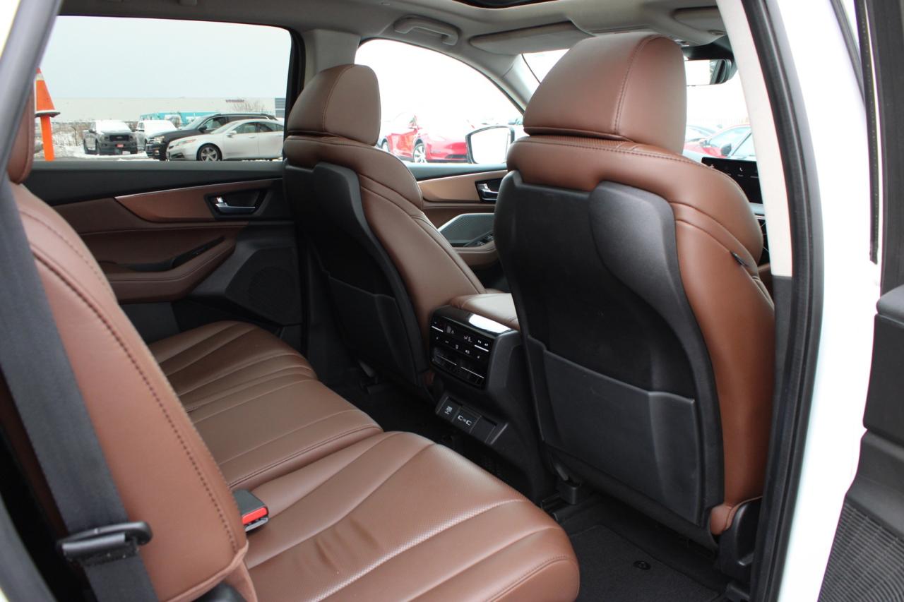 2022 Acura MDX SH-AWD w/Technology Package 7 Passenger No Acciden Photo