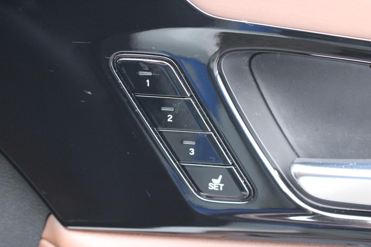 2022 Acura MDX SH-AWD w/Technology Package 7 Passenger No Acciden Photo