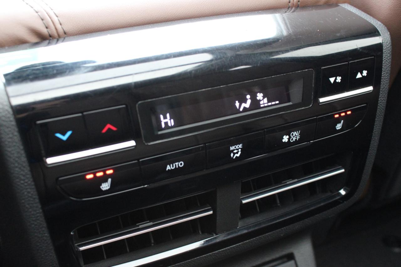 2022 Acura MDX SH-AWD w/Technology Package 7 Passenger No Acciden Photo