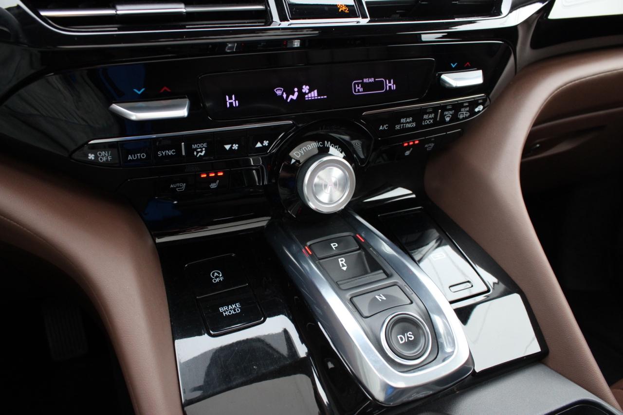 2022 Acura MDX SH-AWD w/Technology Package 7 Passenger No Acciden Photo