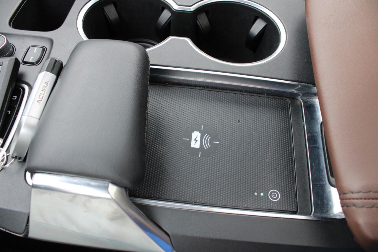 2022 Acura MDX SH-AWD w/Technology Package 7 Passenger No Acciden Photo