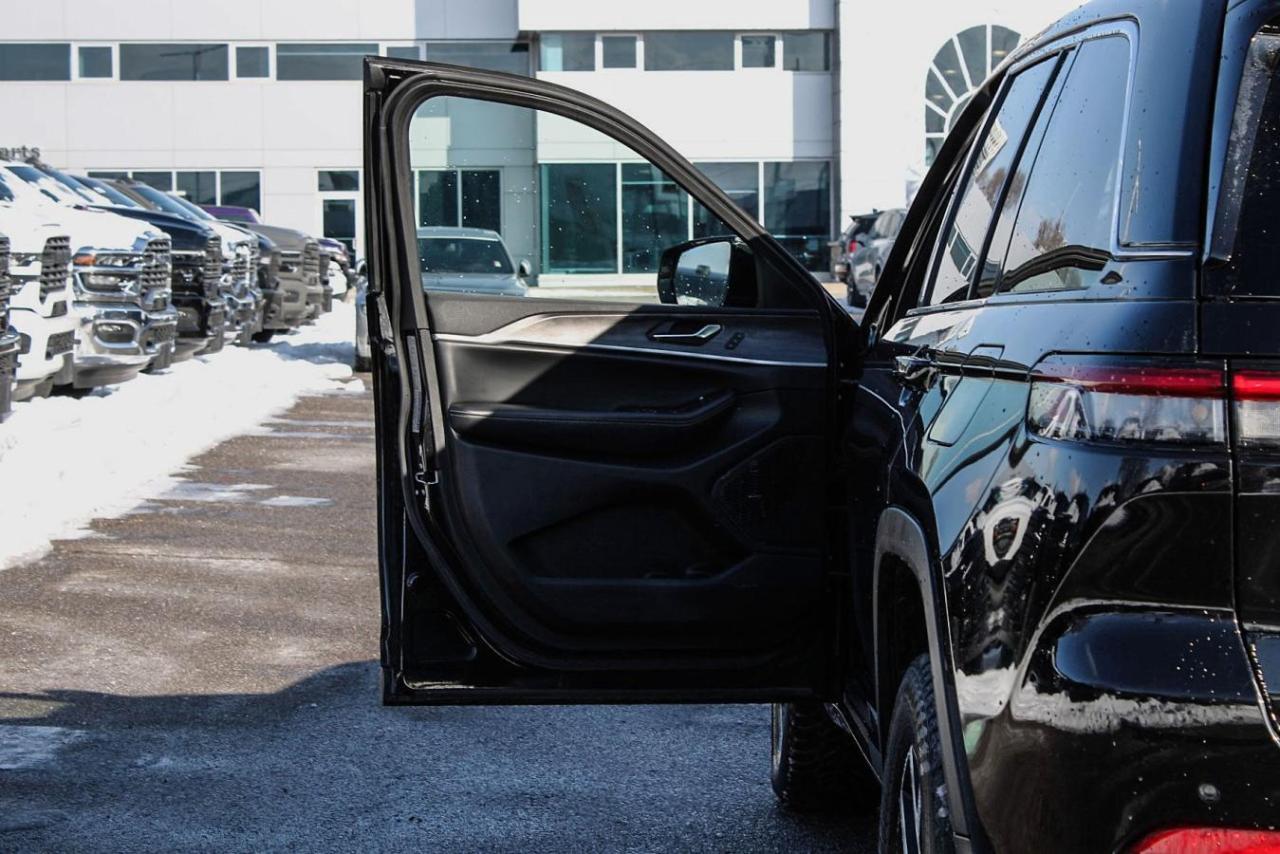 2024 Jeep Grand Cherokee LIMITED 4X4 Photo