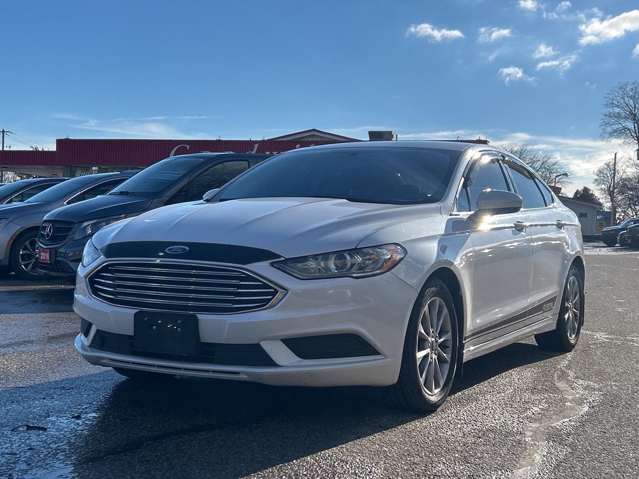 2017 Ford Fusion SE, CLEAN CARFAX, BACK UP CAMERA! Photo