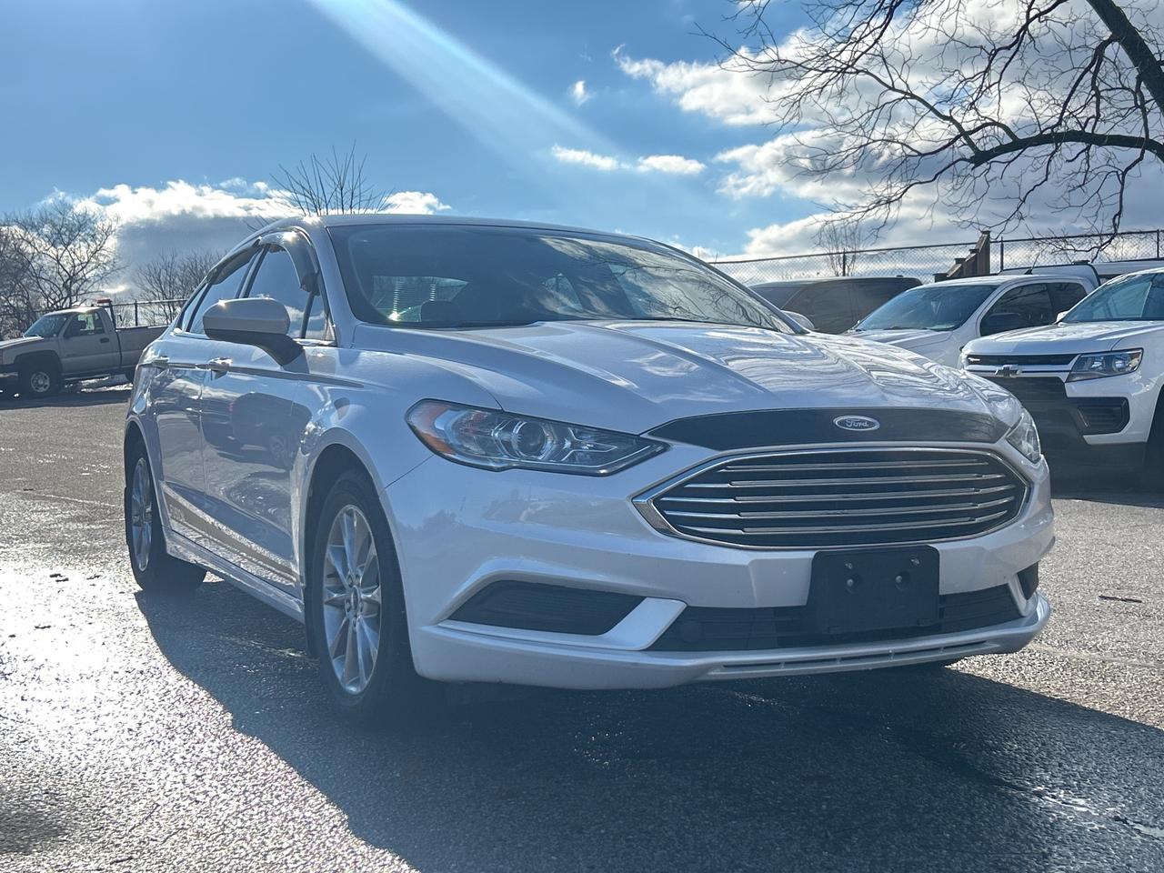 2017 Ford Fusion SE, CLEAN CARFAX, BACK UP CAMERA! Photo