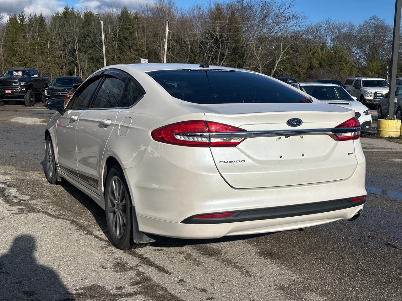 2017 Ford Fusion SE, CLEAN CARFAX, BACK UP CAMERA! Photo