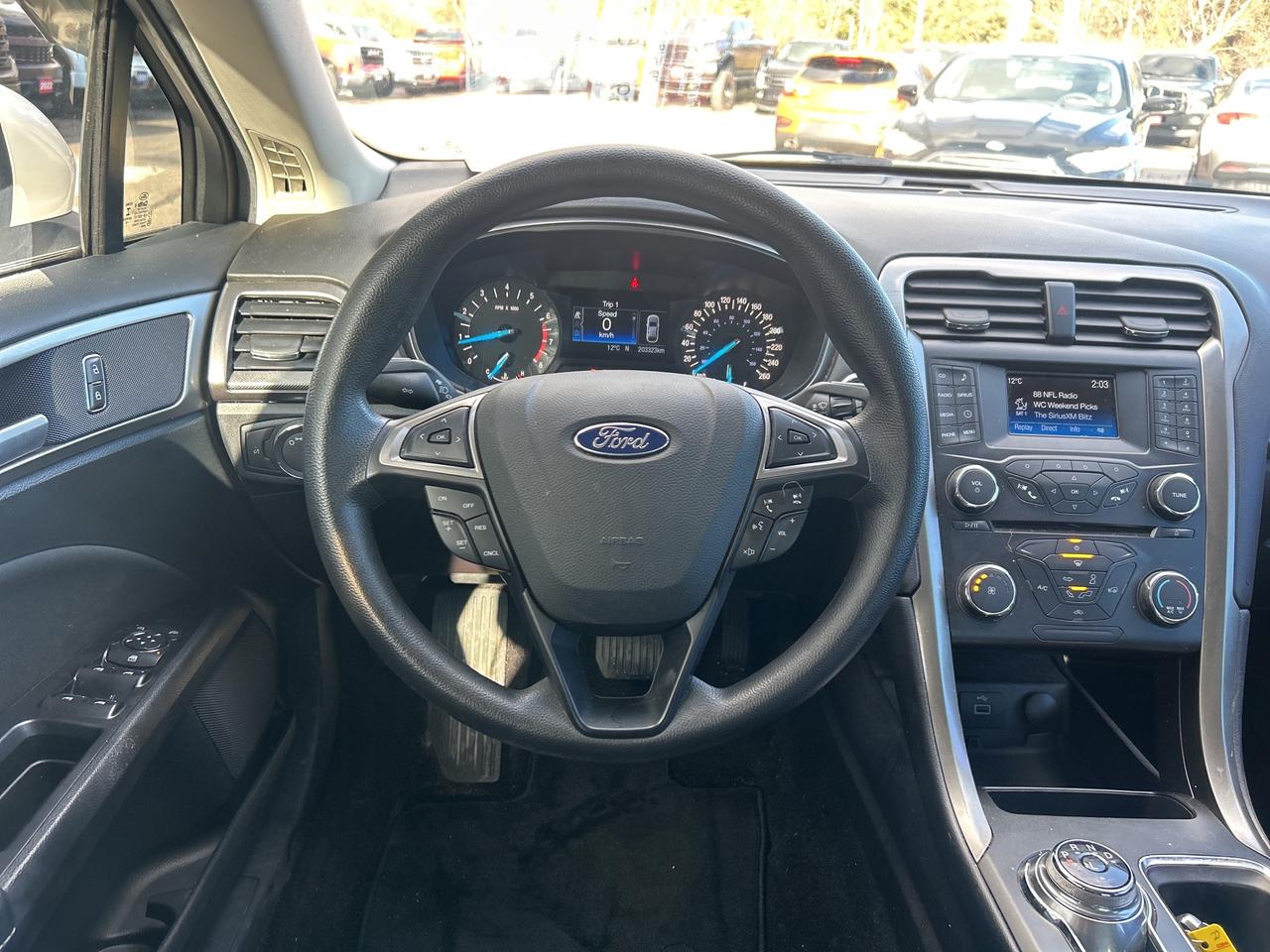 2017 Ford Fusion SE, CLEAN CARFAX, BACK UP CAMERA! Photo