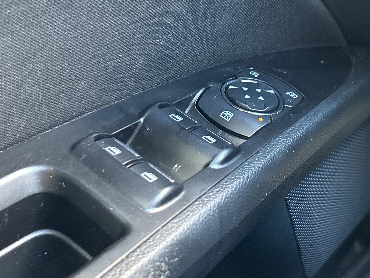 2017 Ford Fusion SE, CLEAN CARFAX, BACK UP CAMERA! Photo