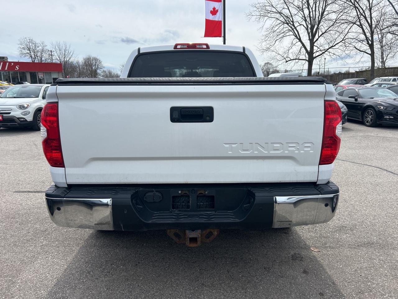 2017 Toyota Tundra SR5 TRD, SUNROOF, NAV, HEATED CLOTH, BACK UP CAM! Photo4