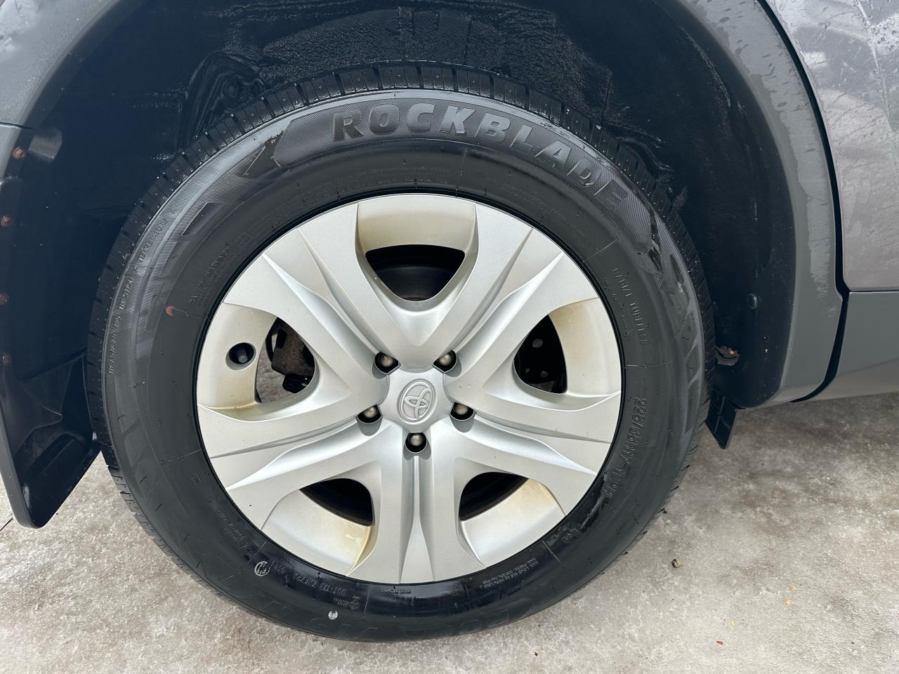 2013 Toyota RAV4 AWD LE Photo