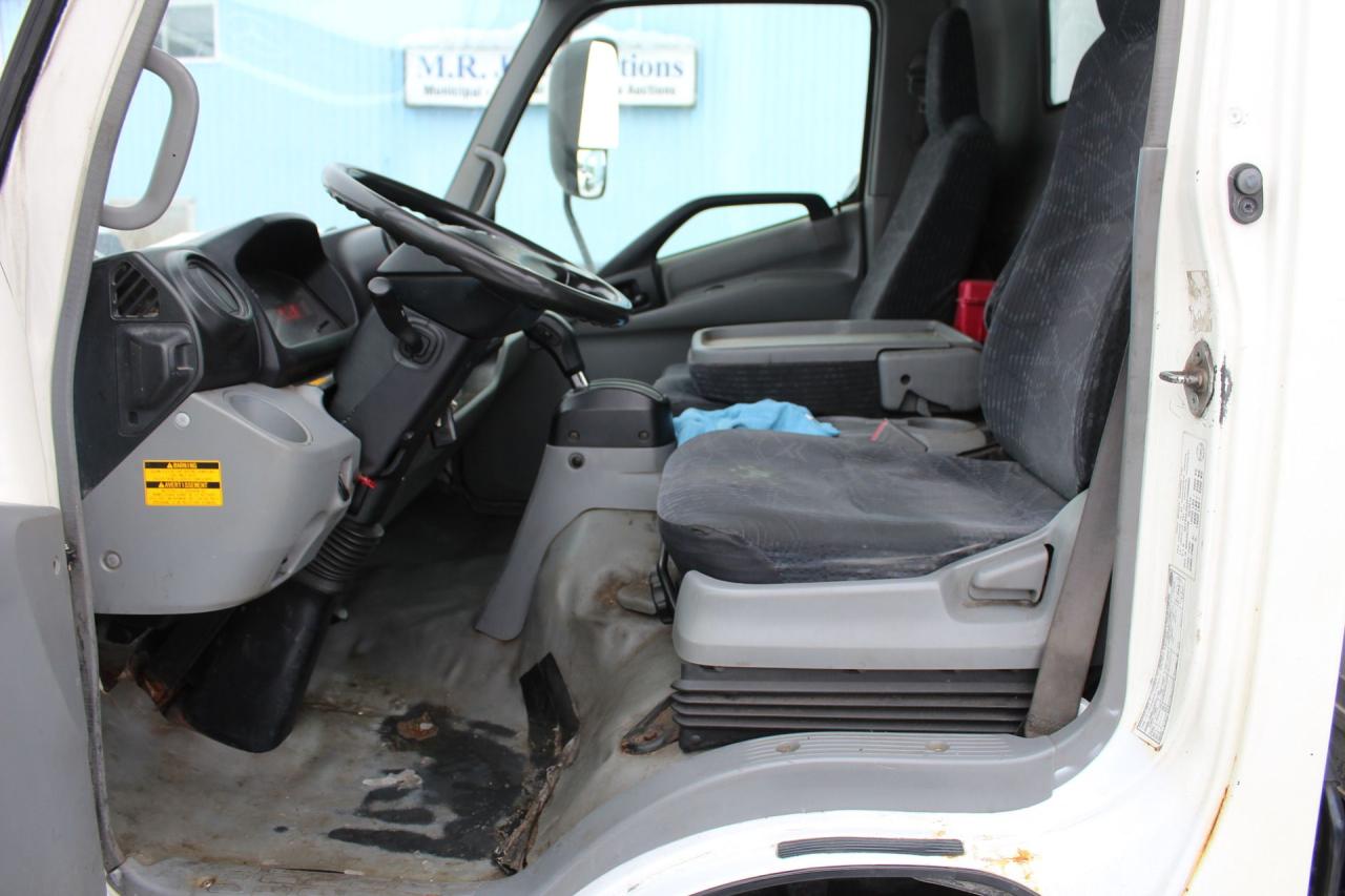 2013 Hino 195  Photo3