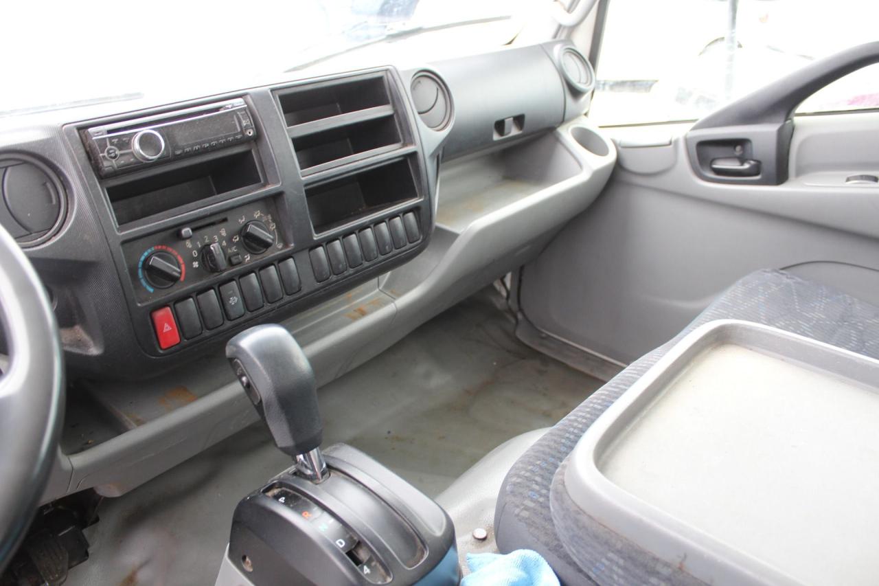 2013 Hino 195  Photo