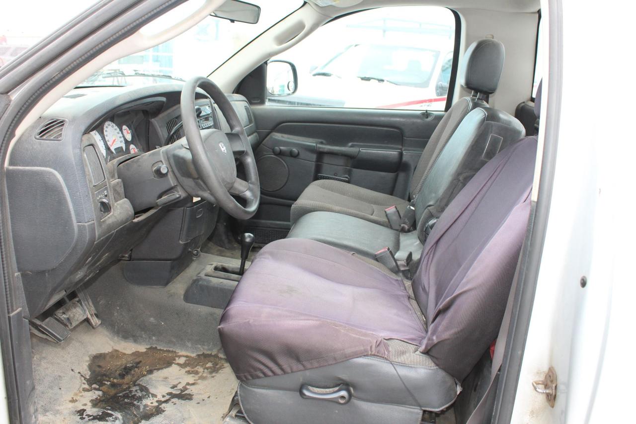 2004 Dodge Ram 2500 ST Photo3