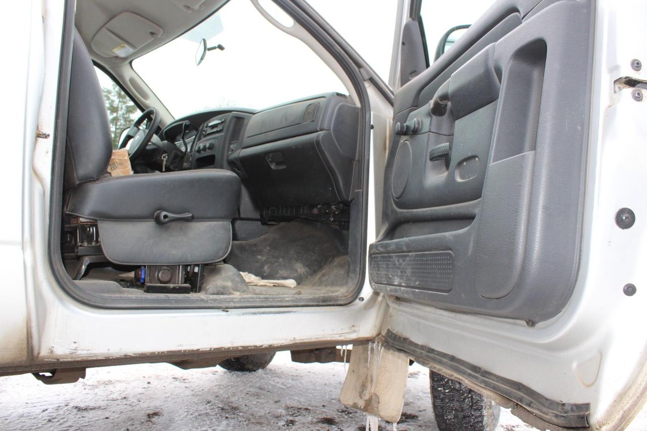 2004 Dodge Ram 2500 ST Photo