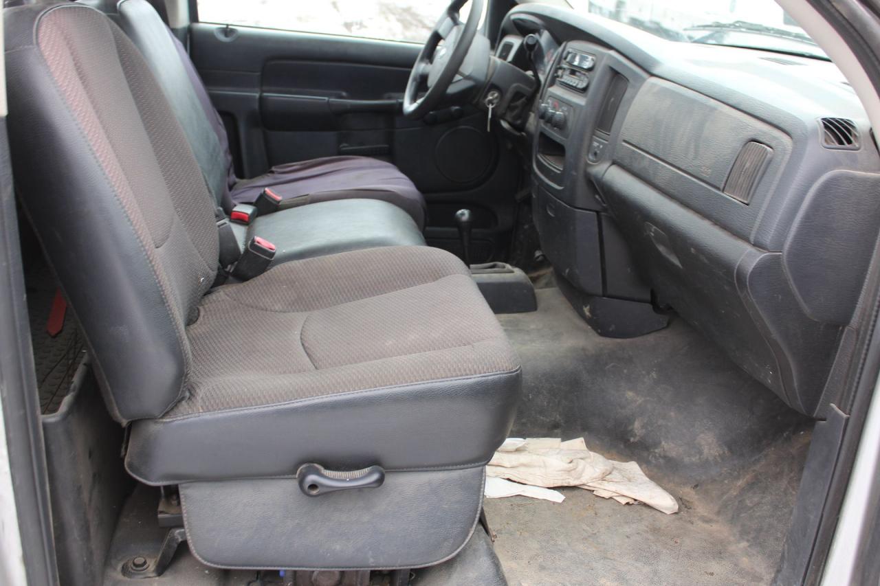 2004 Dodge Ram 2500 ST Photo