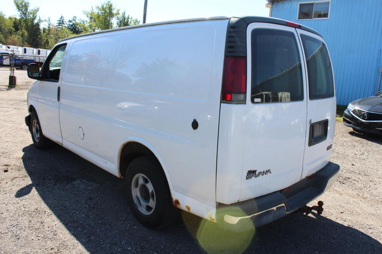 2002 GMC Savana Cargo Van  Photo3