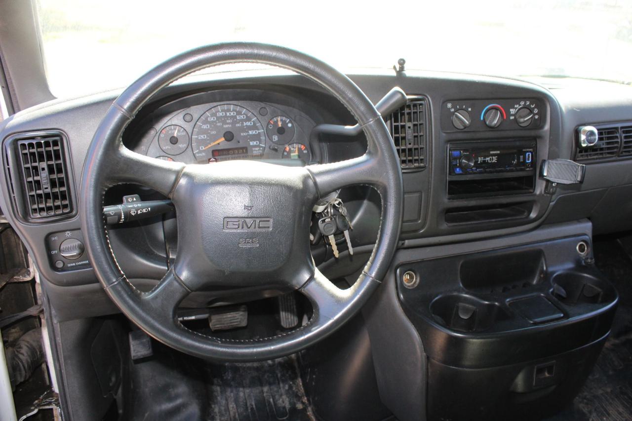 2002 GMC Savana Cargo Van  Photo4