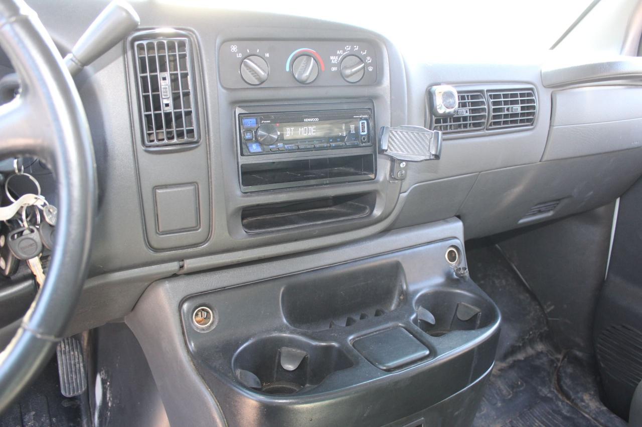 2002 GMC Savana Cargo Van  Photo