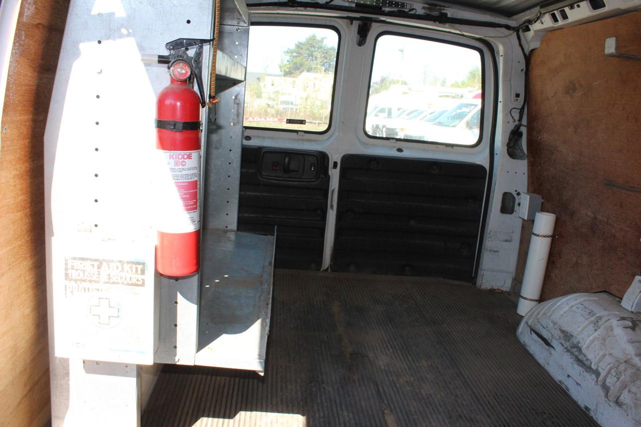 2002 GMC Savana Cargo Van  Photo