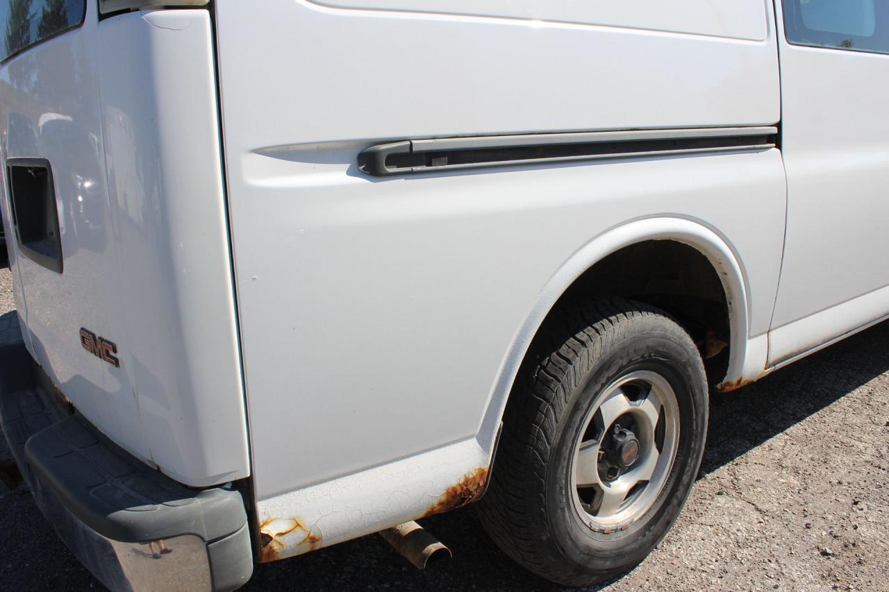 2002 GMC Savana Cargo Van  Photo