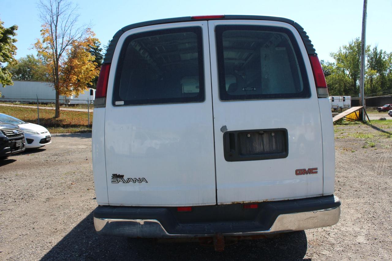 2002 GMC Savana Cargo Van  Photo