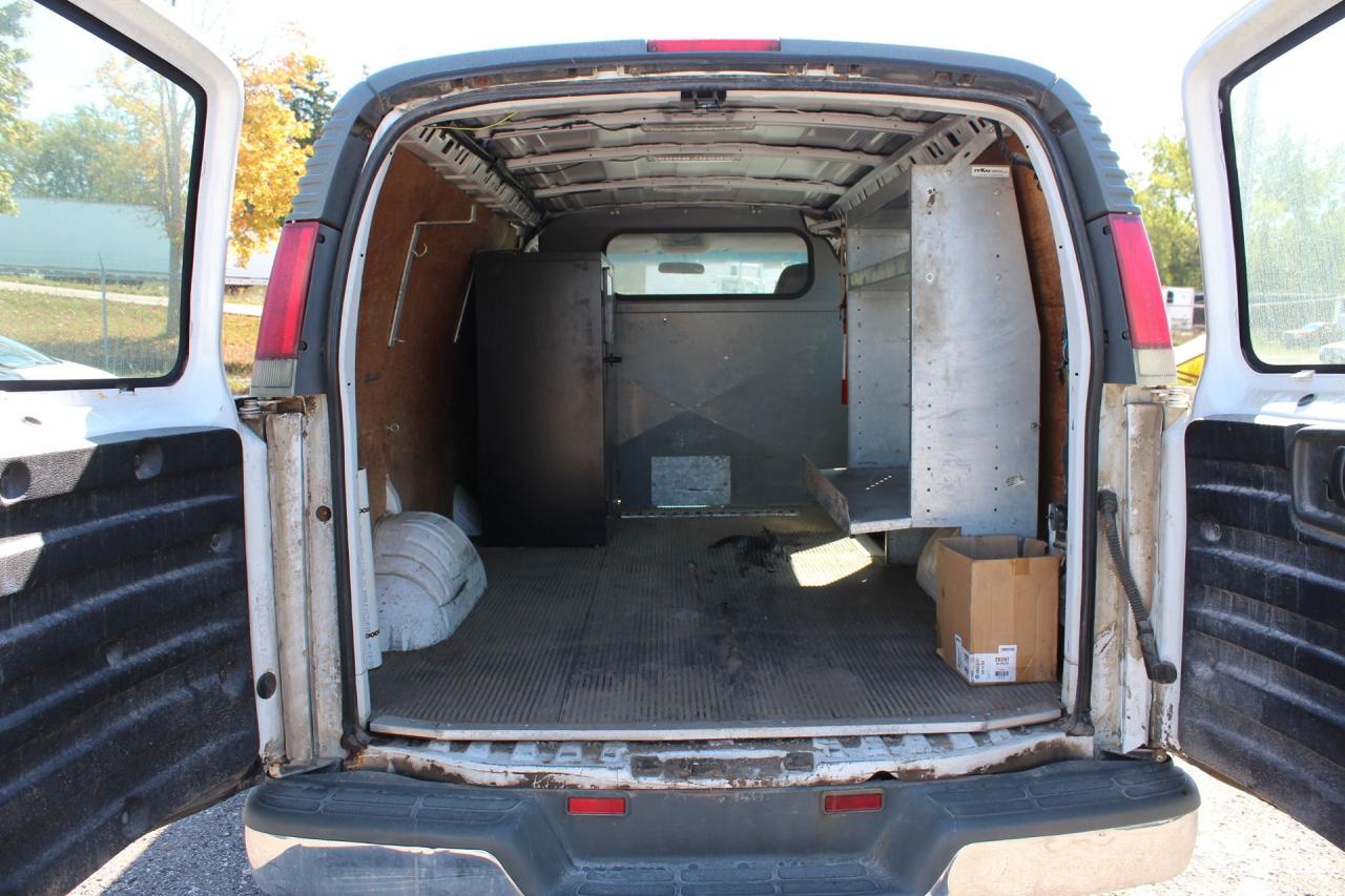 2002 GMC Savana Cargo Van  Photo